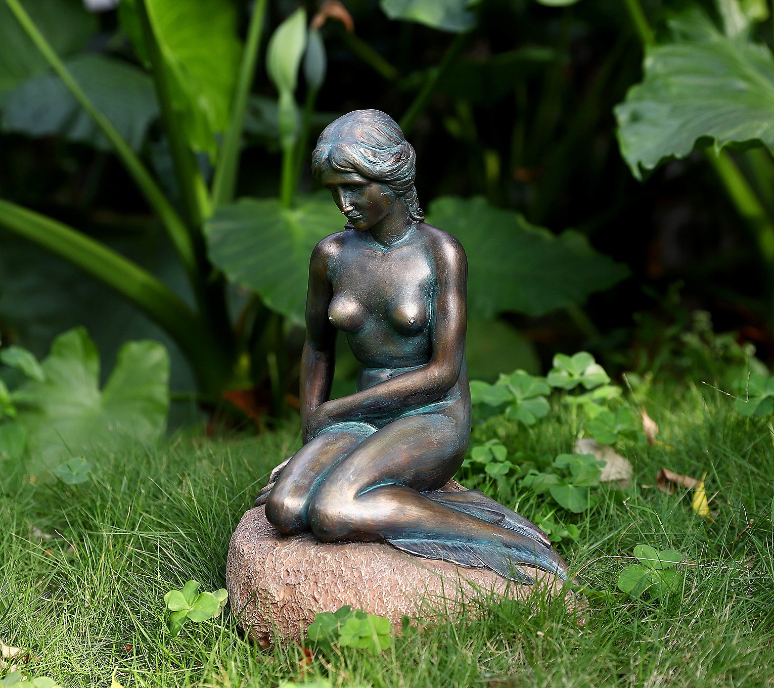 Techko Mermaid Statue with Solar Spotlight