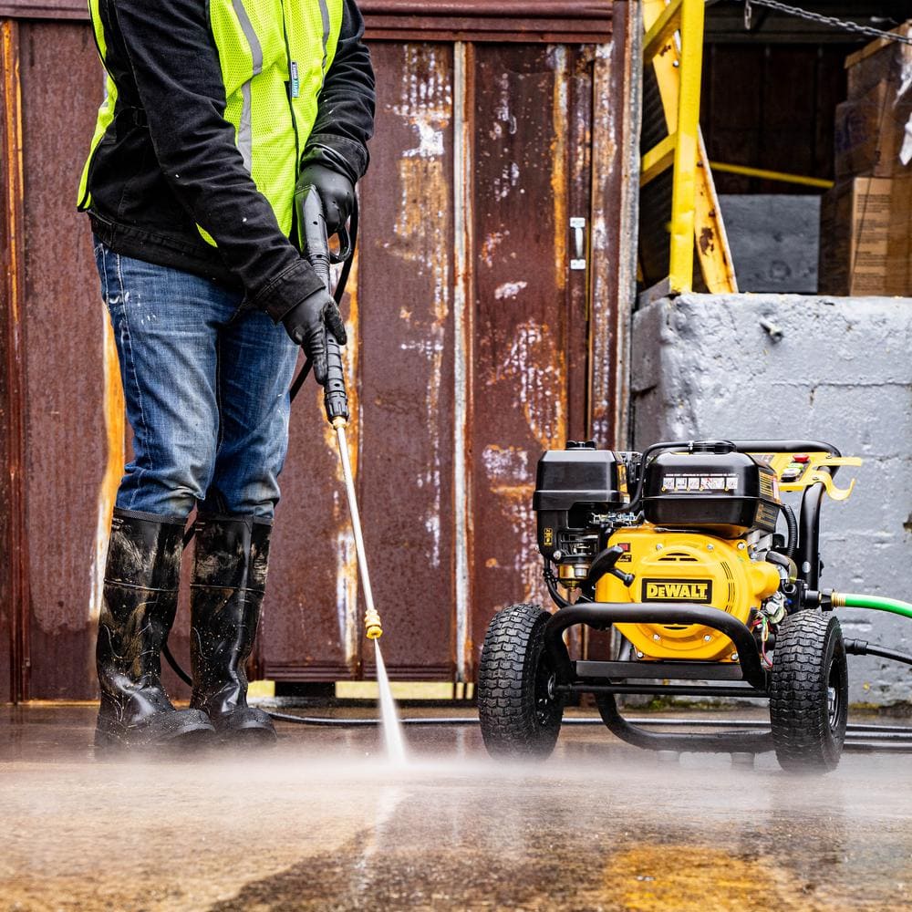 DEWALT 3400 PSI 2.5 GPM Gas Cold Water Pressure Washer with Electric Start Engine DXPW3425E