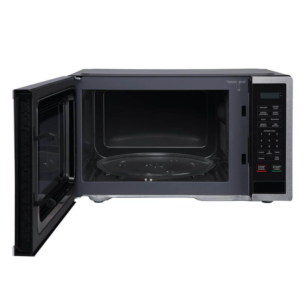 Magic Chef 09 cu ft 900Watt Countertop Microwave in Stainless Steel