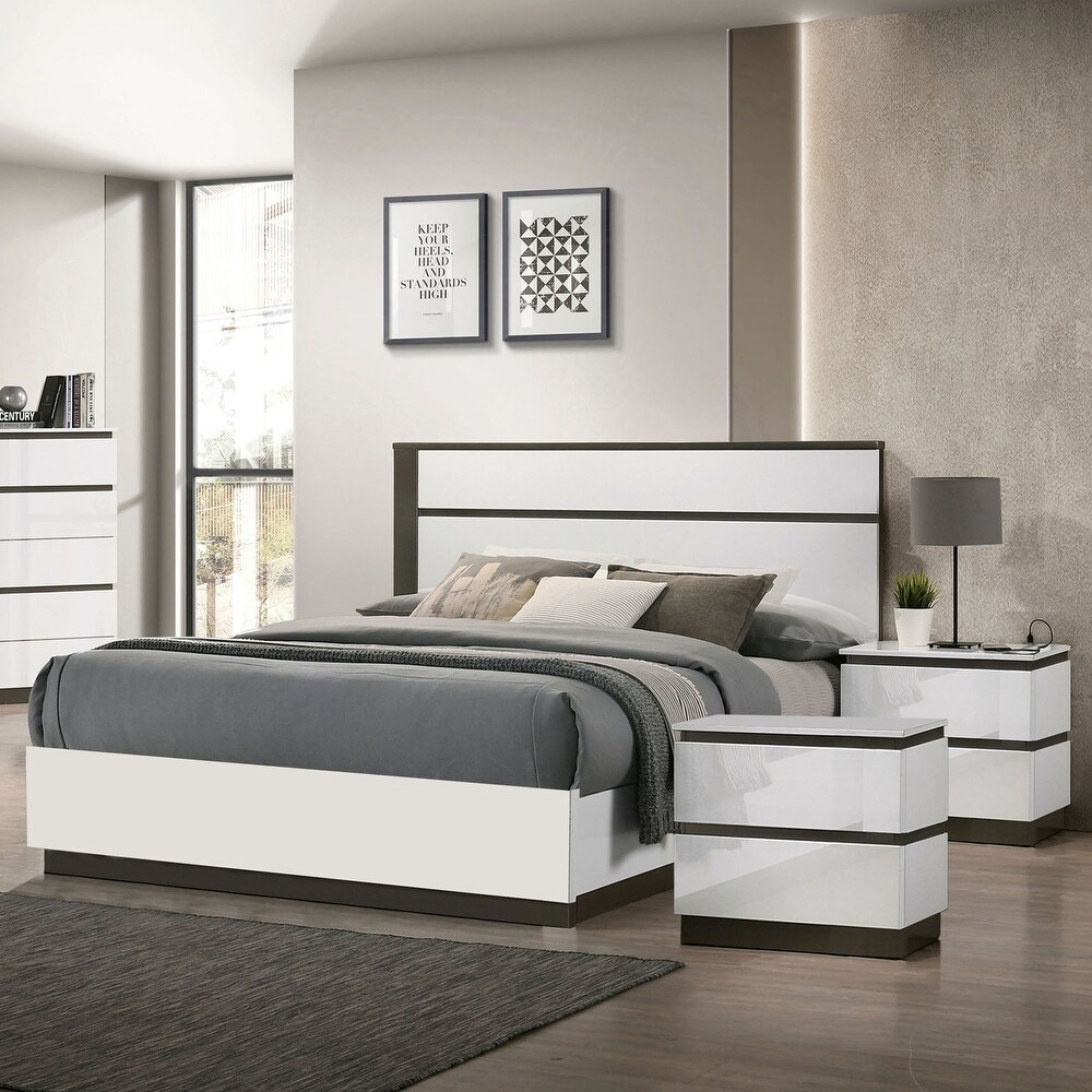 Conjira Modern White Wood 3 Piece Platform Bedroom Set (USB) by Furniture of America