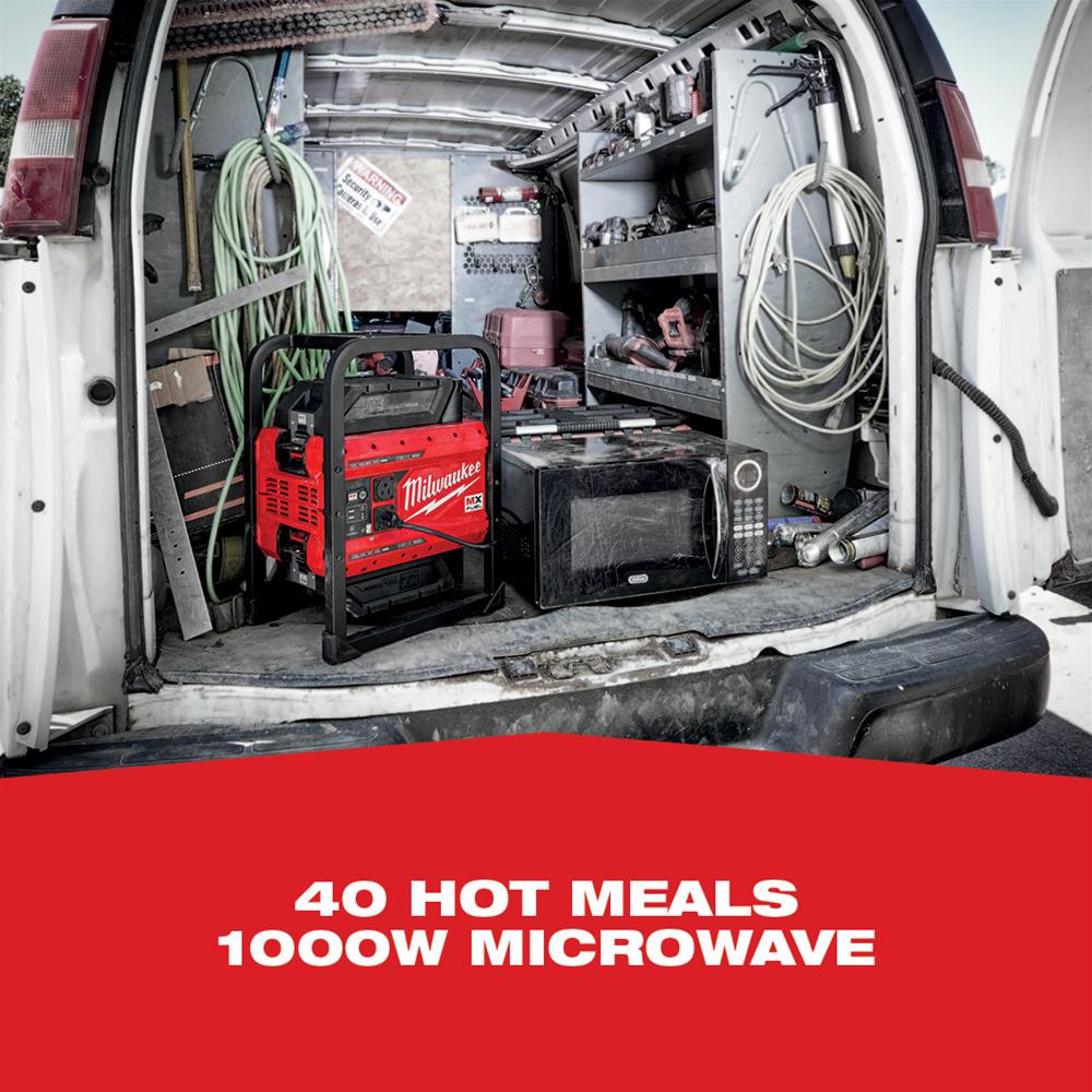 Milwaukee Tool MXF002-2XC Milwaukee M18 CARRY-ON 3，600/1，800 Watt Power Supplies