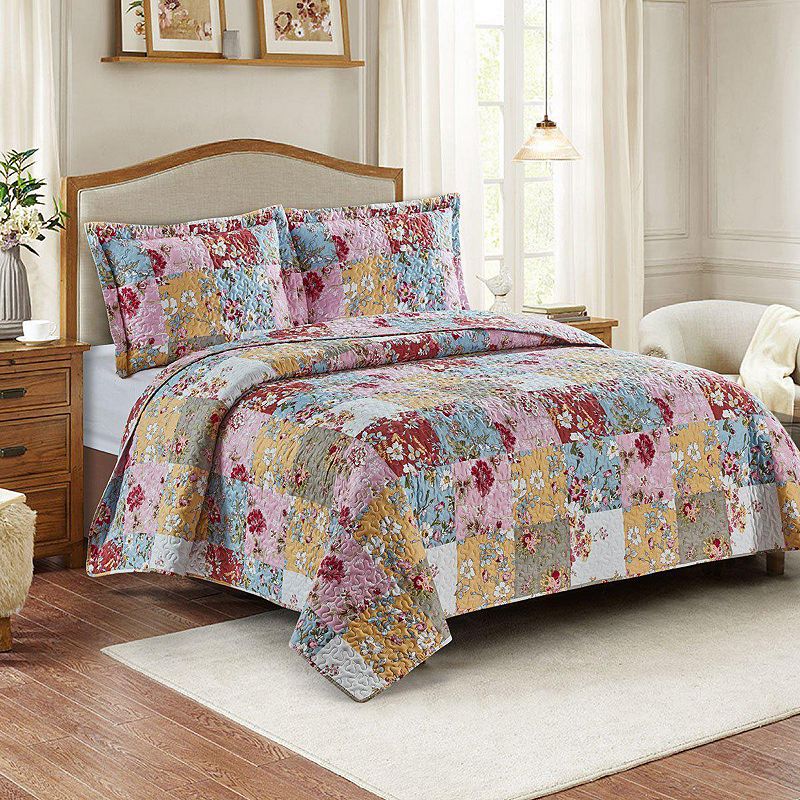 Daphne Floral Patchwork Reversible Quilt - Bedspread Set