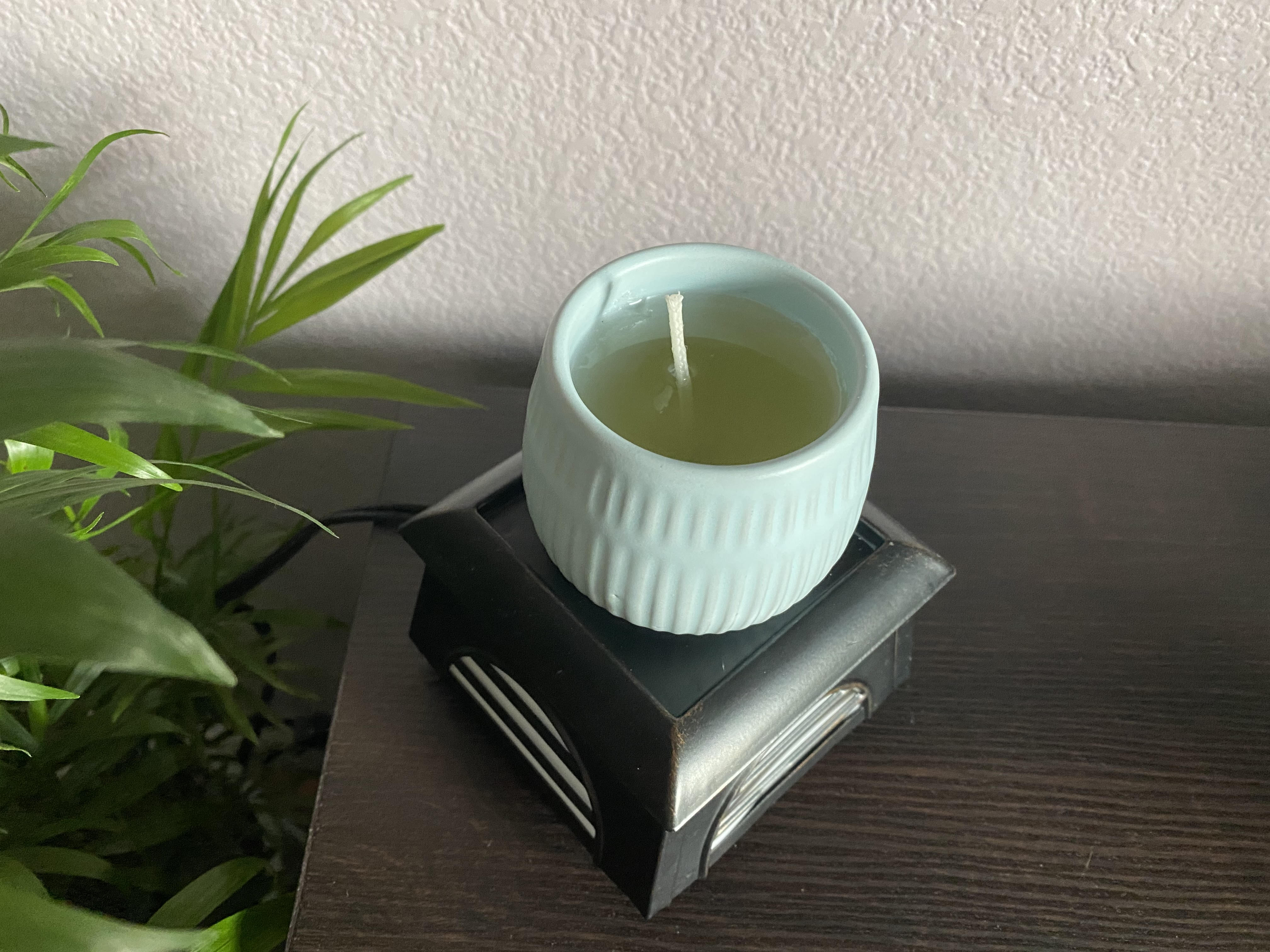 Mindful Design 2-in-1 Candle Warmer for Wax Melts， Tarts， Fragrance Oils - Aromatherapy Electric Decorative Wax Burner for Scented Wax Candles (Pagoda)