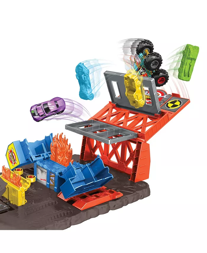 Hot Wheels Monster Trucks  Demo Derby Playset with Truck and 3 Crushable Toy Cars