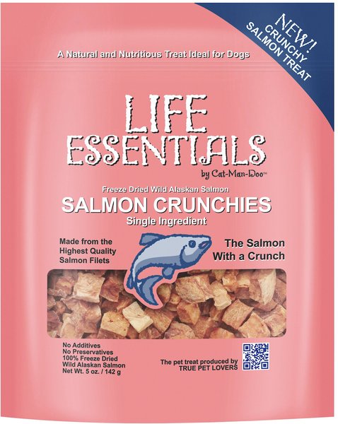 Cat-Man-Doo Life Essentials Wild Alaskan Salmon Crunchies Freeze-Dried Dog and Cat Treats， 5-oz bag