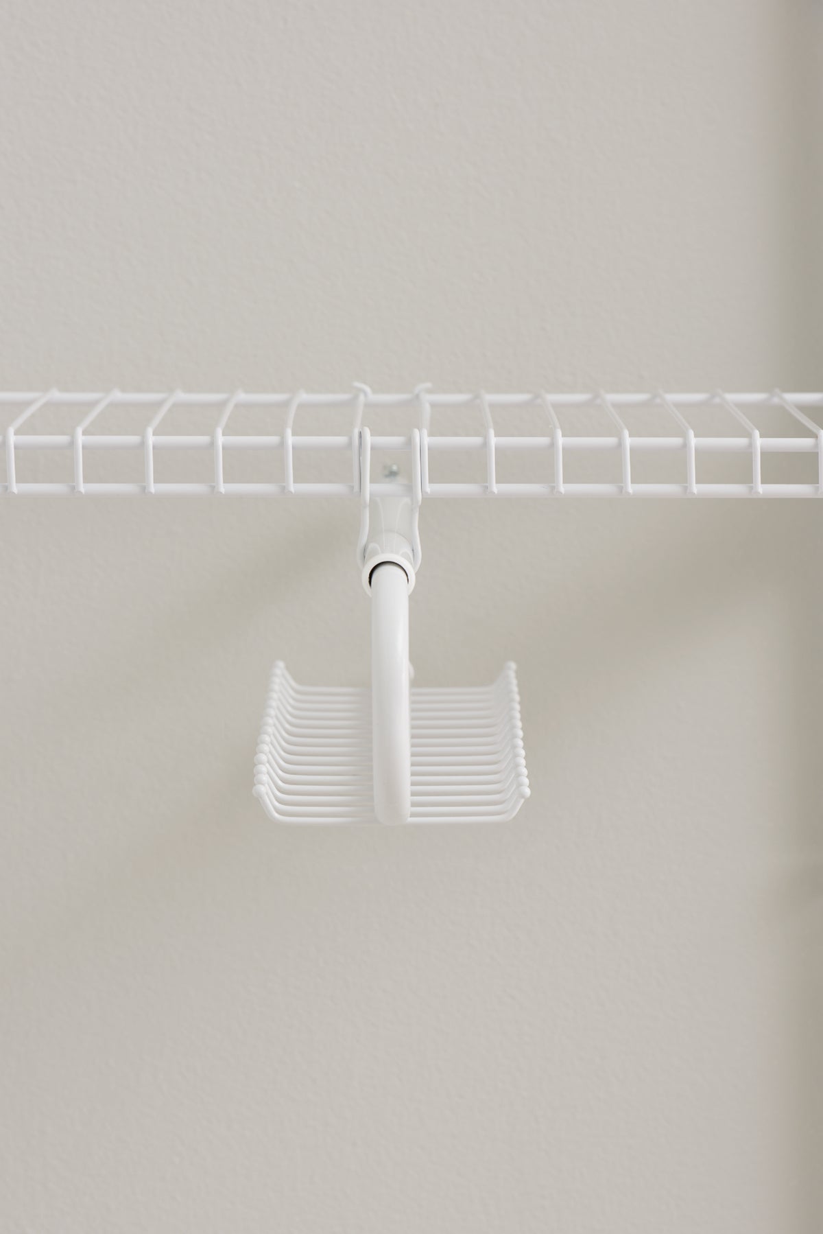 Rubbermaid Configurations Tieamp Belt Rack White Pull-Out