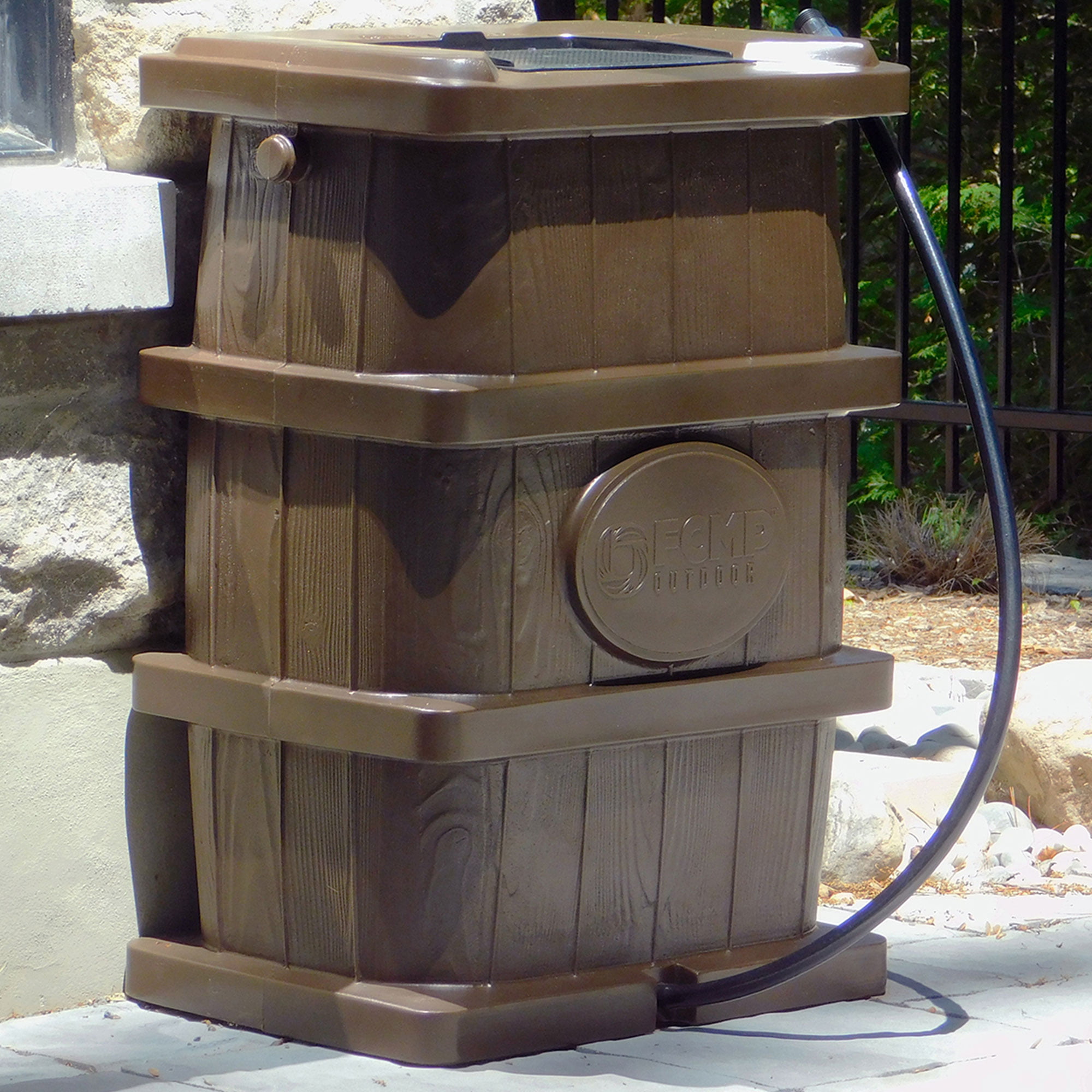 FCMP Outdoor WG4000 45 Gallon Wood Grain Rain Water Catcher Barrel， Brown