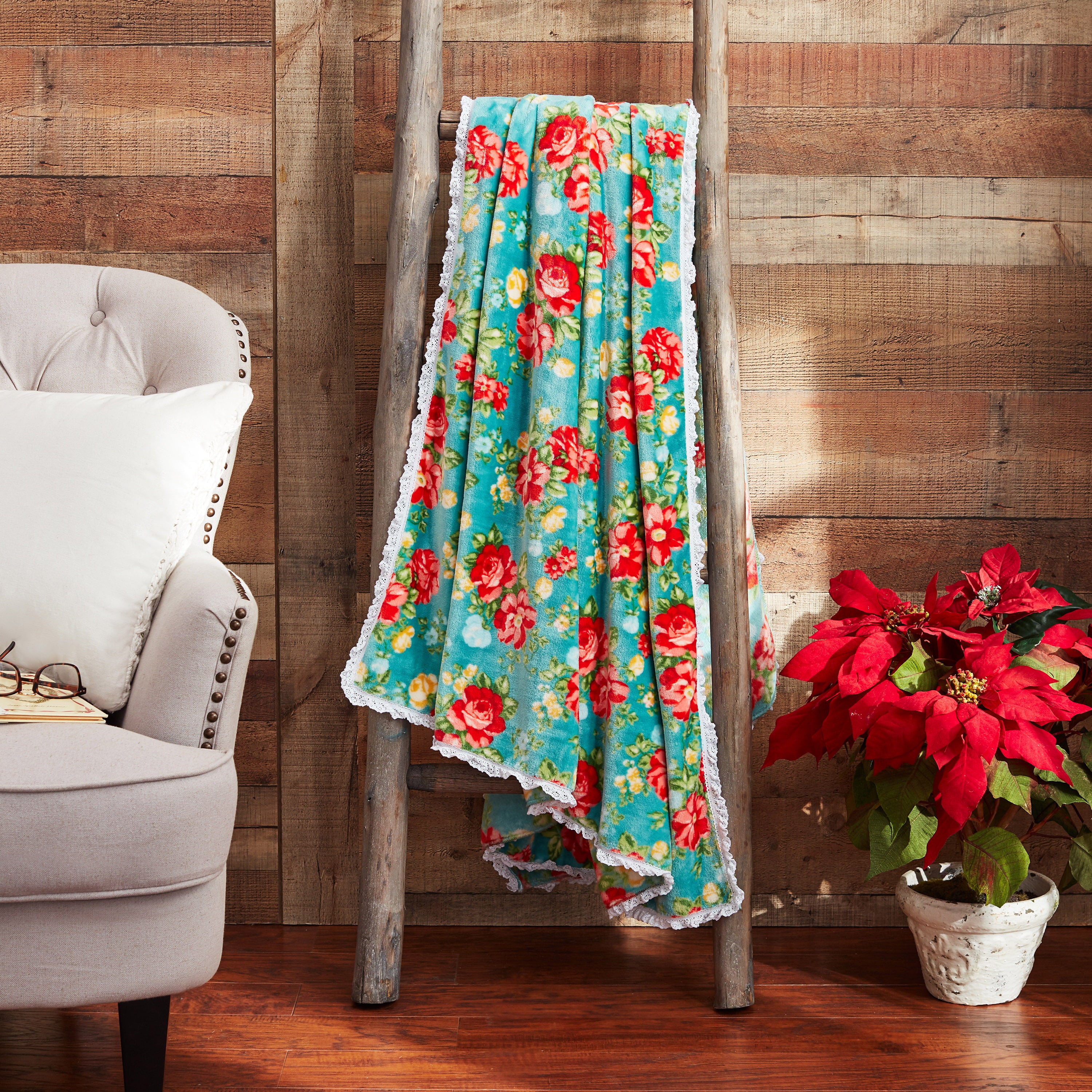 The Pioneer Woman Vintage Floral Polyester Plush Throw， 50