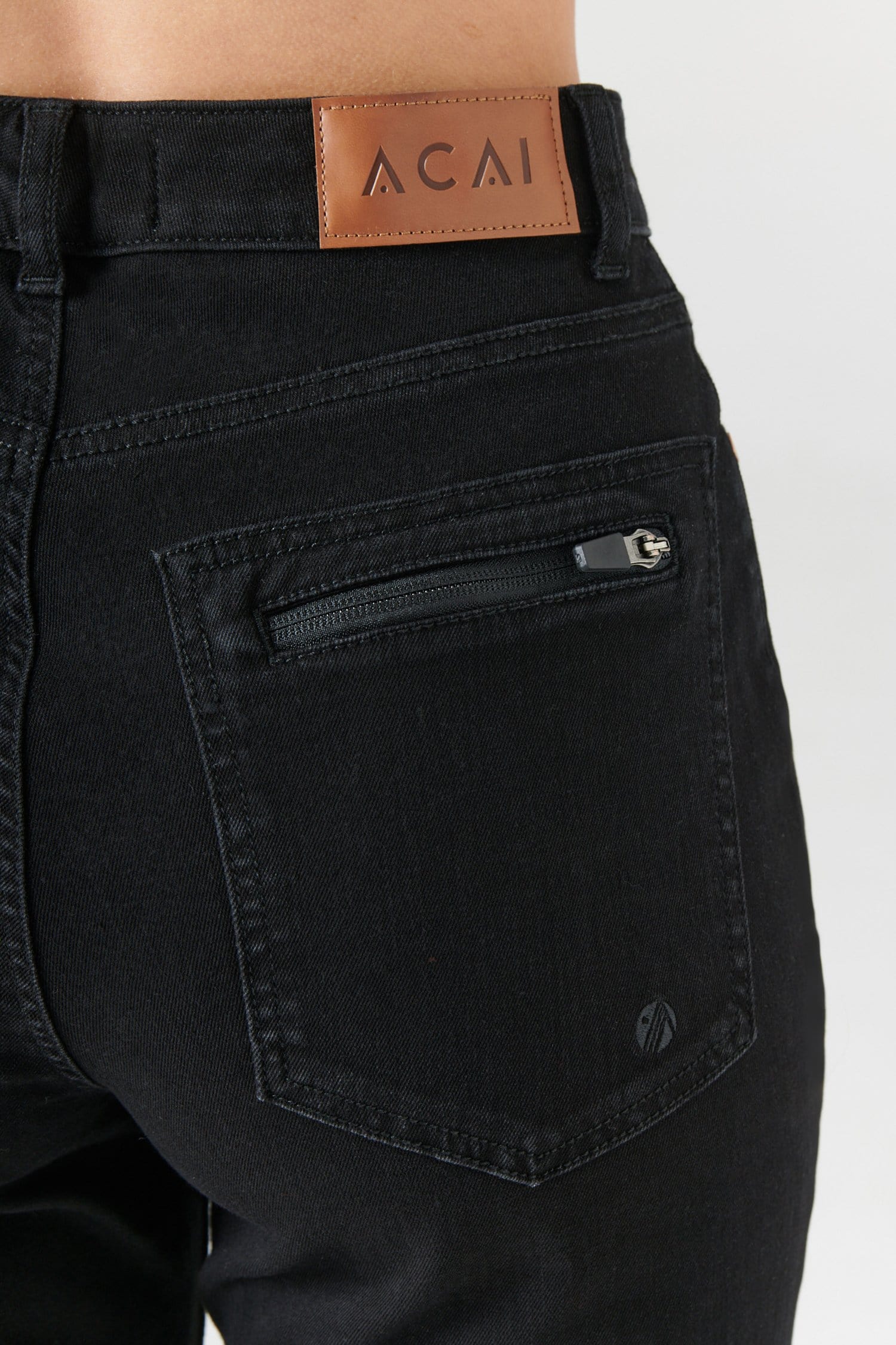 The Outdoor Slim Fit Jeans - Black Denim