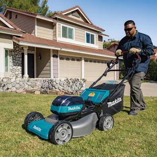 Makita 40-Volt max XGT Brushless Cordless 21 in. Walk Behind Self-Propelled Commercial Lawn Mower Kit (8.0Ah) GML01PL