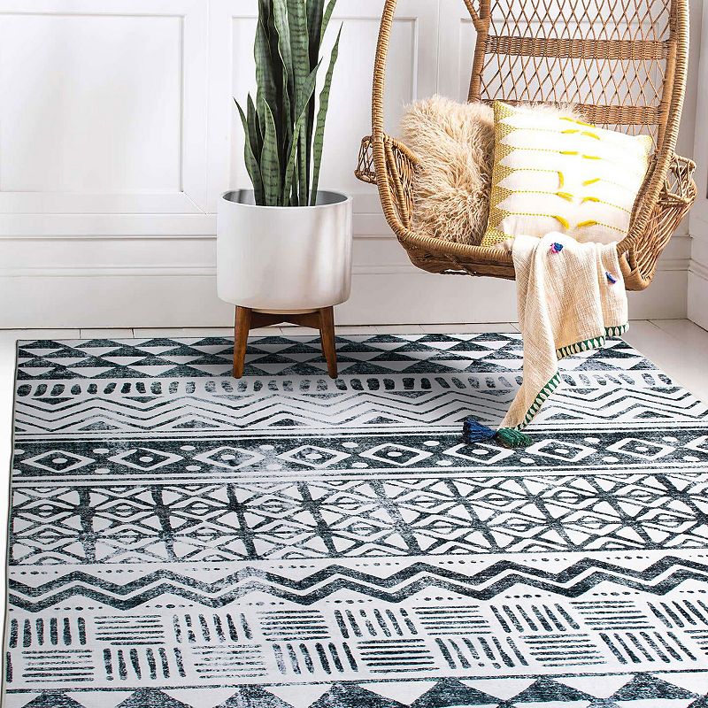 World Rug Gallery Austin Geometric Machine Washable Rug