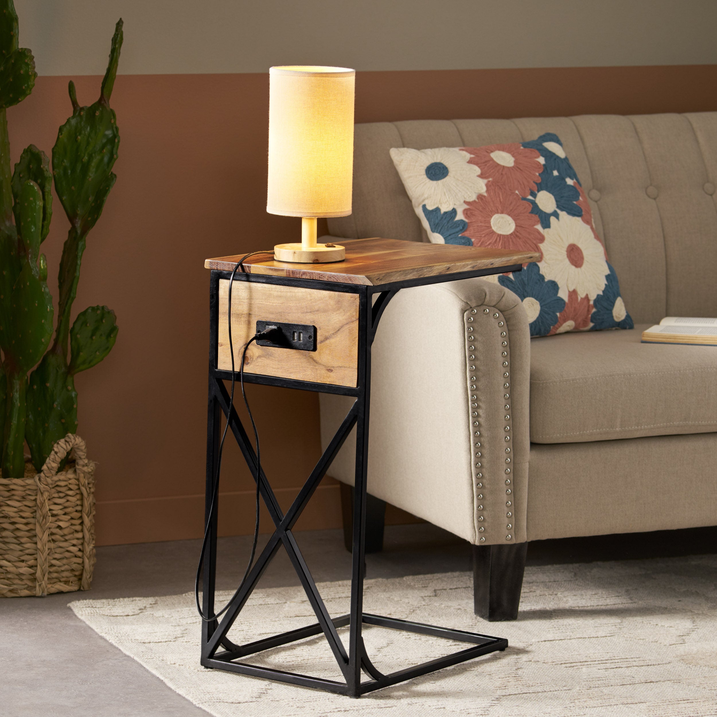 Sunqueen Modern Industrial Handcrafted Acacia Wood C-Shaped Side Table with Charging Port, Natural and Black