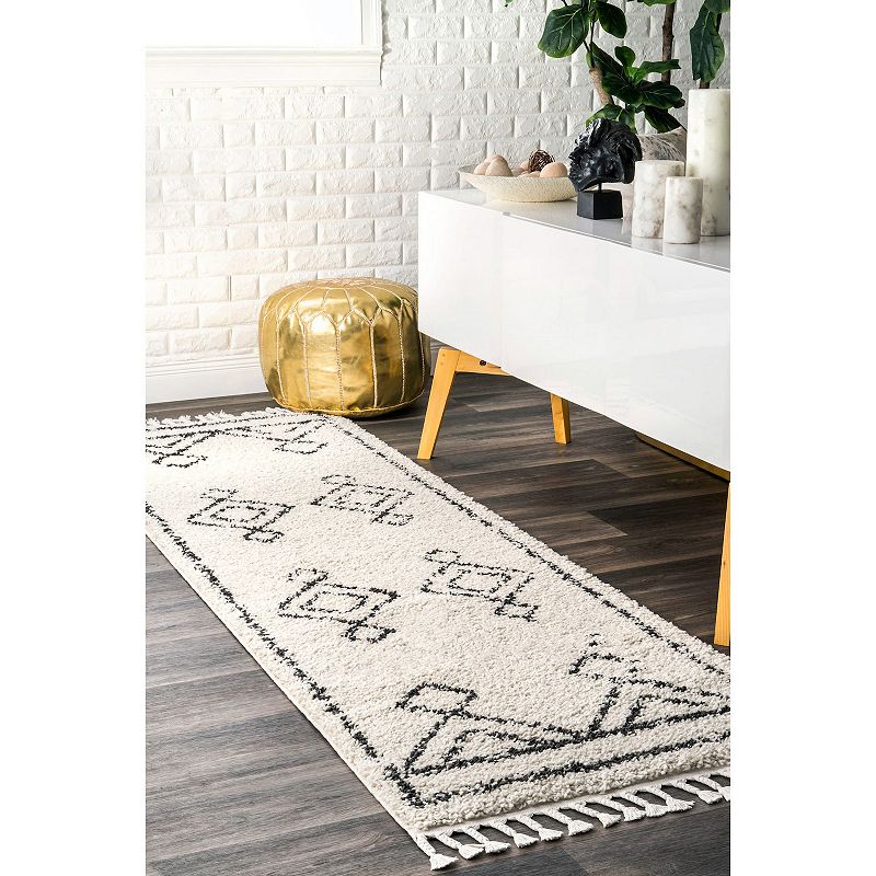 nuLOOM Mackie Moroccan Diamond Tassel Rug