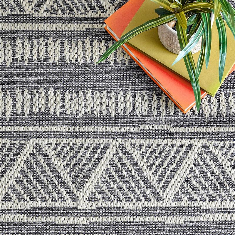 nuLOOM Maia Striped Tribal Indoor/Outdoor Area Rug