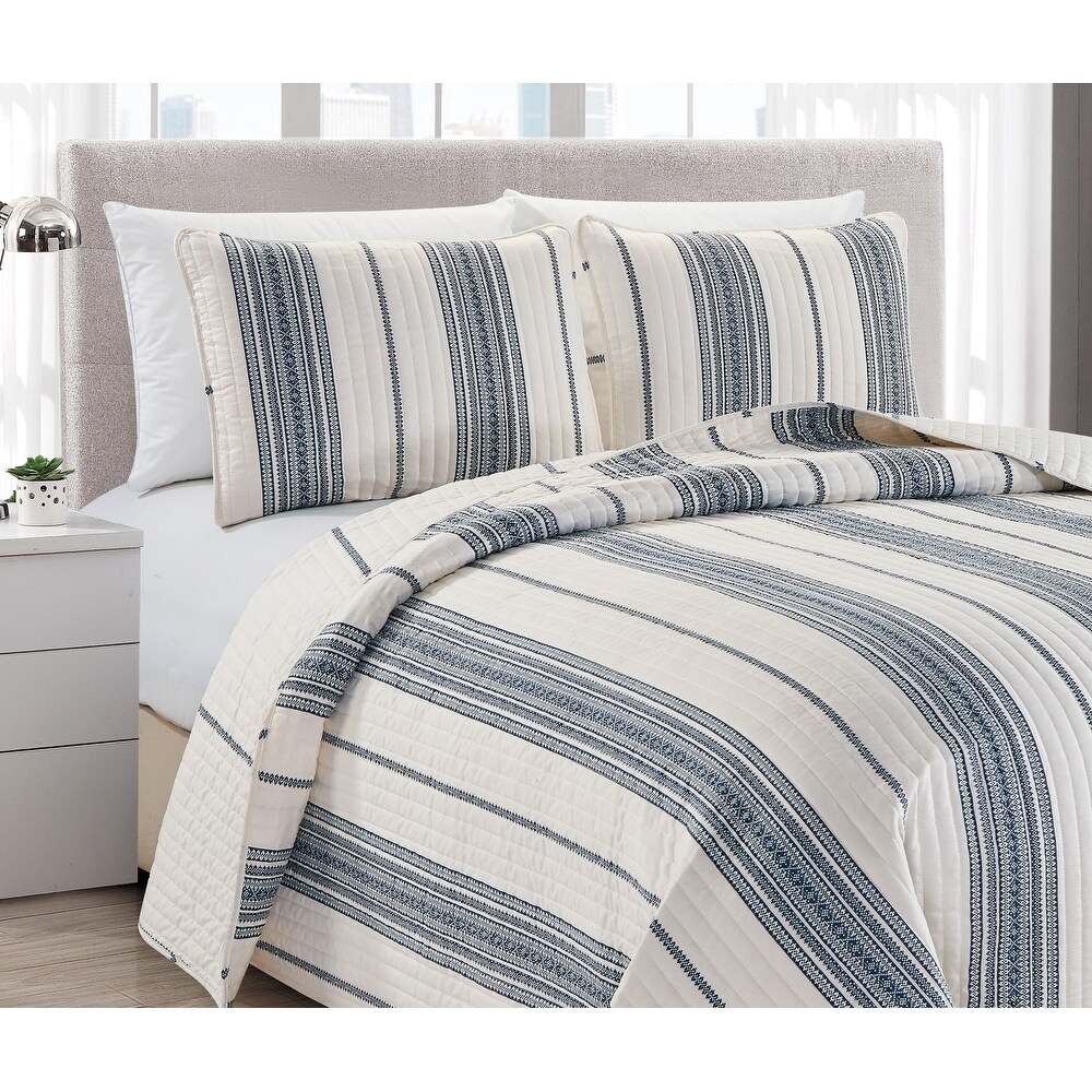 Luxurious Farmhouse Stripe Microfiber Quilt Set With Shams