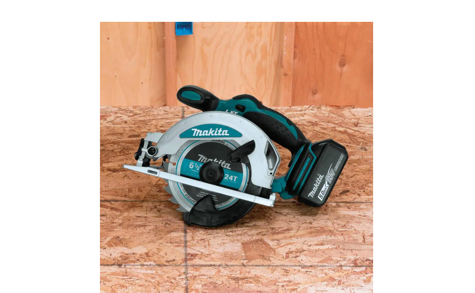 Makita XSS01T 18-Volt 5.0 Ah LXT Lithium-Ion Cordless 6-1/2 in. Circular Saw Kit