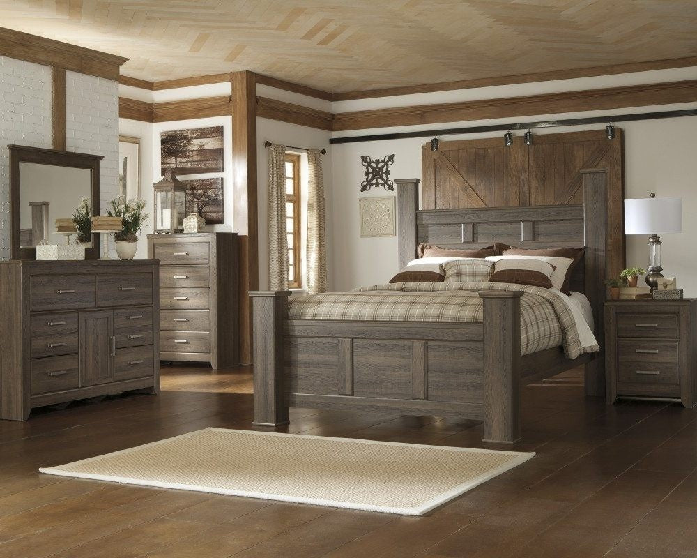 Juararo Queen Poster Bed with Dresser, Mirror and Nightstand