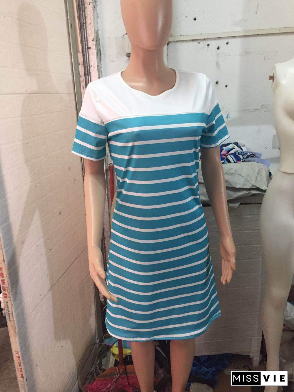 Hot Style Element Stripe Print Short Sleeve Round Neck Dress