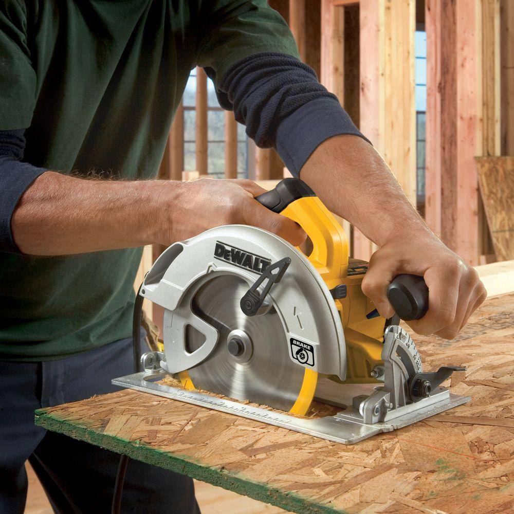 DW 15 Amp 7-14 in. Lightweight Circular Saw with Electric Brake DWE575SB