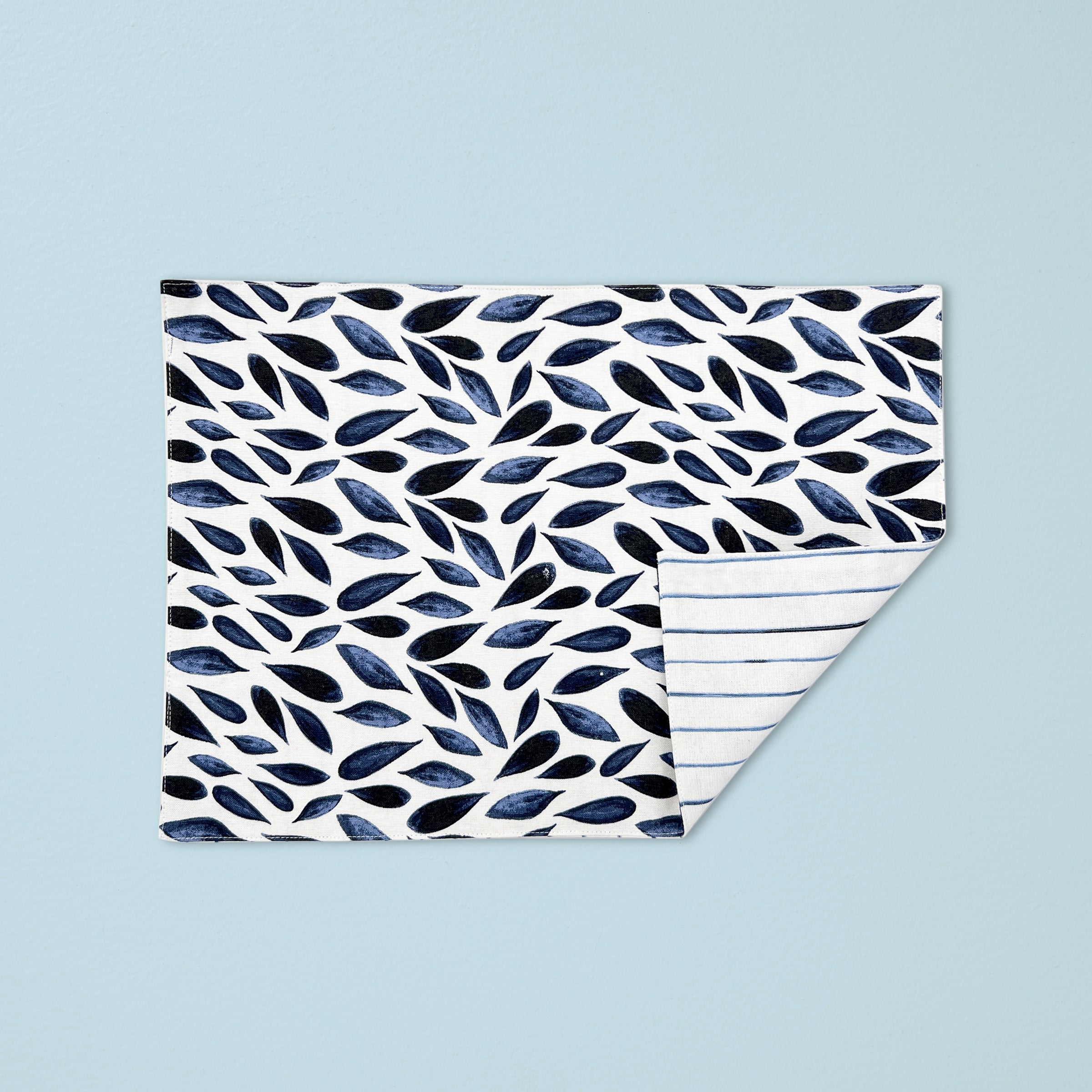 Blue Bay Leaf/Stripe Reversible Placemat