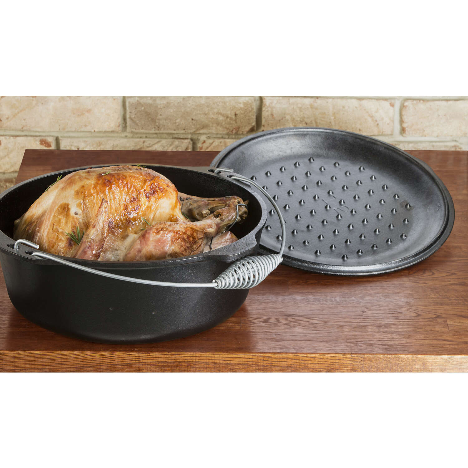 Lodge Logic Cast Iron Dutch Oven 12.875 in. 9 qt Black