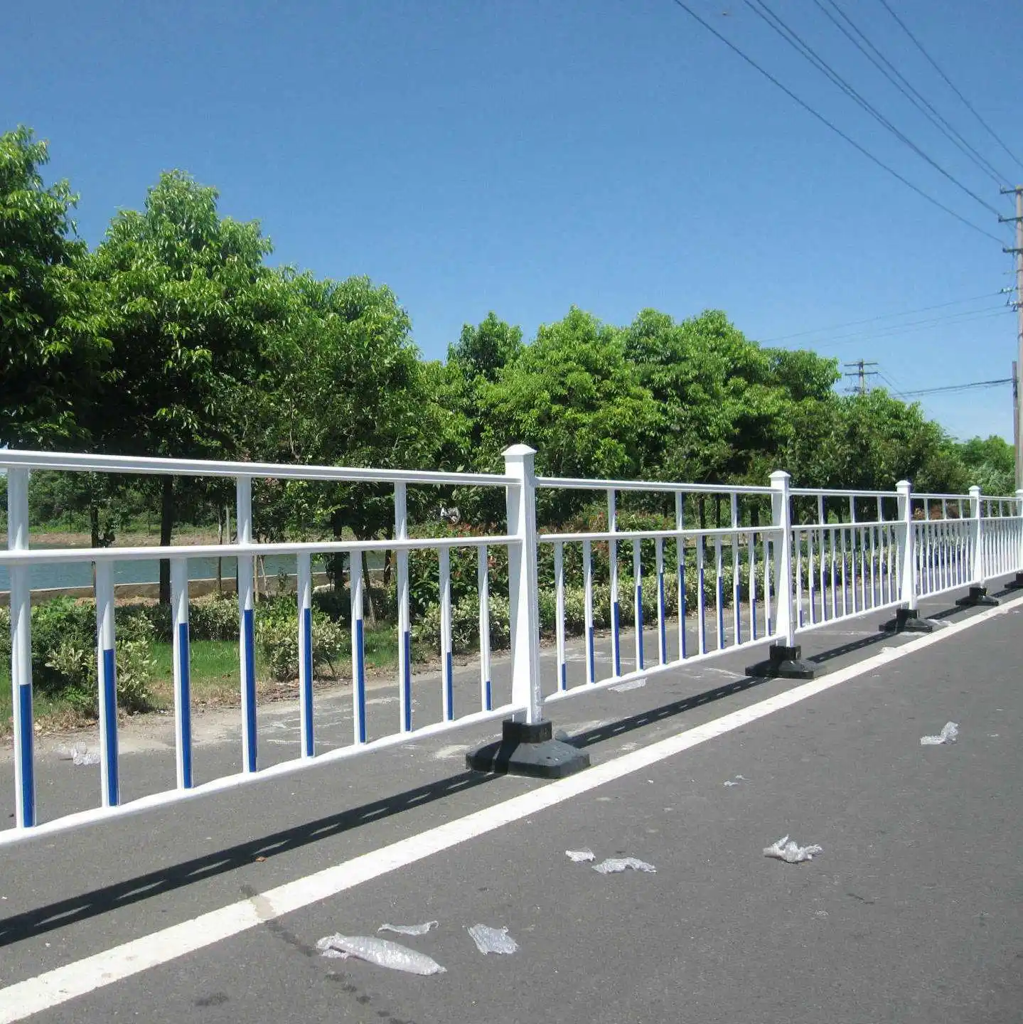 Factory Supply Metal Traffic Barrier Roadway Guardrail Safety Fencing Road Barrier Post Fence