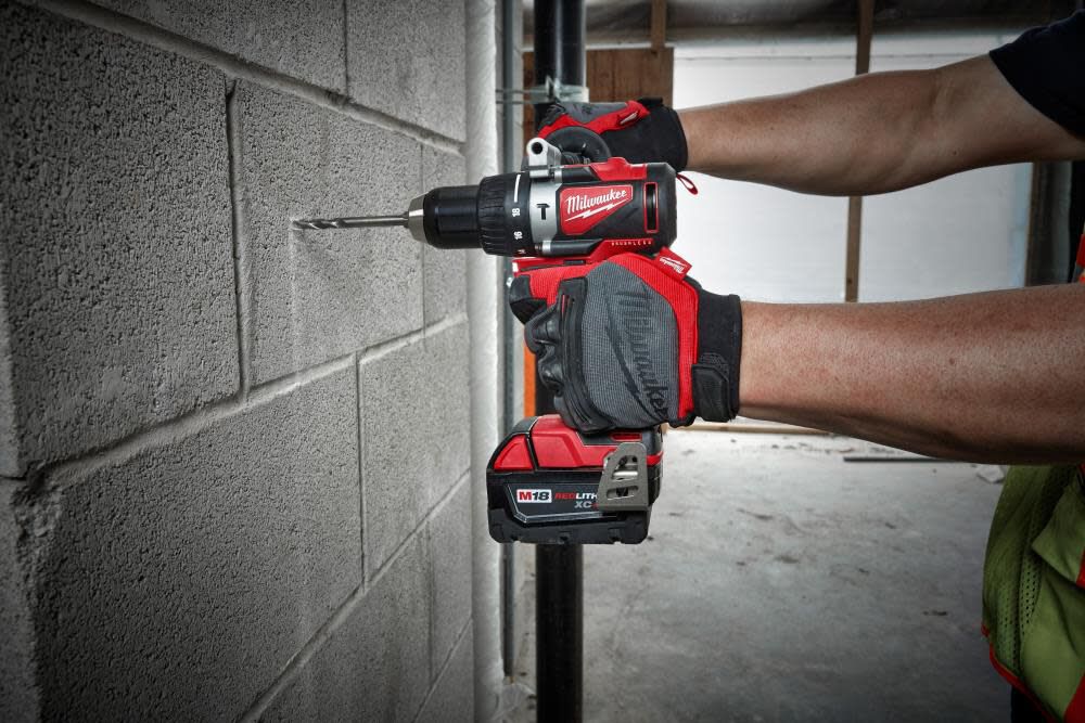 Milwaukee M18 Brushless Hammer Drill/Impact Combo Kit 2.04.0 2893-22CX from Milwaukee