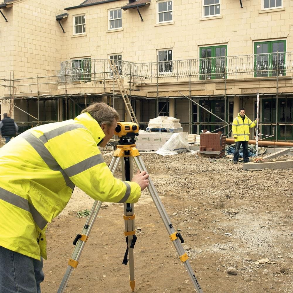 DEWALT 26x Magnification Auto Level Package DW096PK from DEWALT