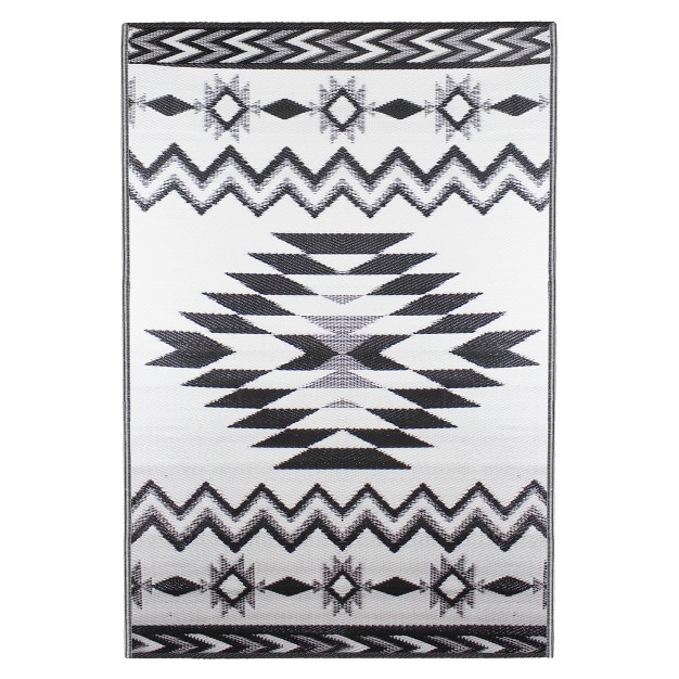 Northlight 4 x27 X 6 x27 Black And White Aztec Print Rectangular Outdoor Area Rug