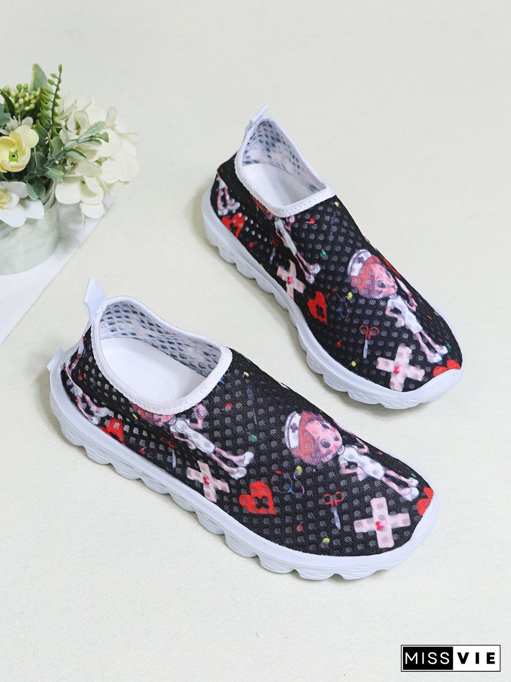 Nurse Fighting Epidemic Print Breathable Tulle Mesh Lightweight Sneakers