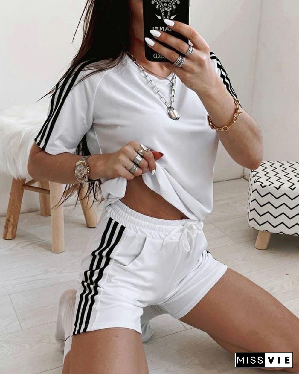 Striped Side Patchwork Short Sleeve Cropped T-shirts With Shorts Suit Sets P15599