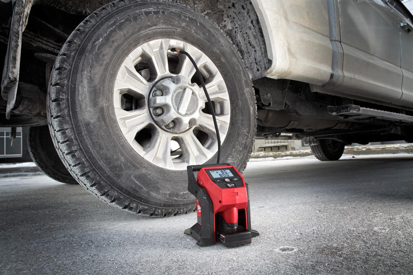 Milwaukee Tool 2475-21XC Milwaukee M12 Compact Inflators