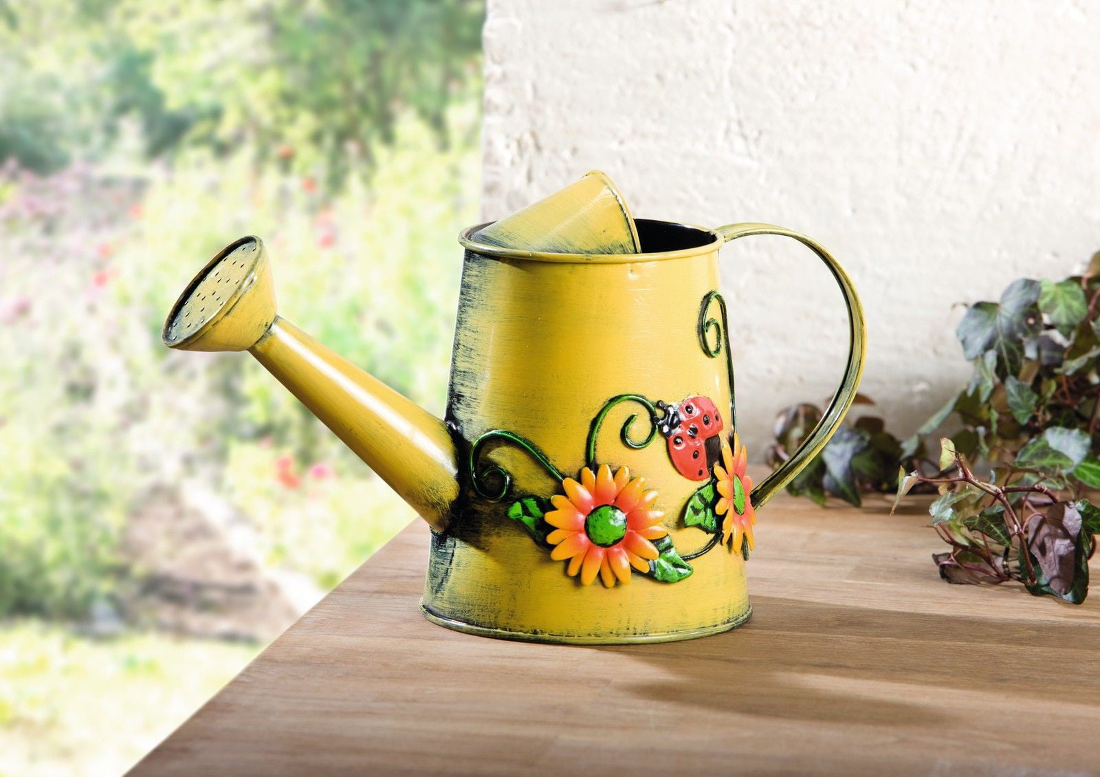 Westcharm Mother's Day Gift， Decorative Sunflower and Ladybug Metal Watering Can (Vol: 4 Cups)