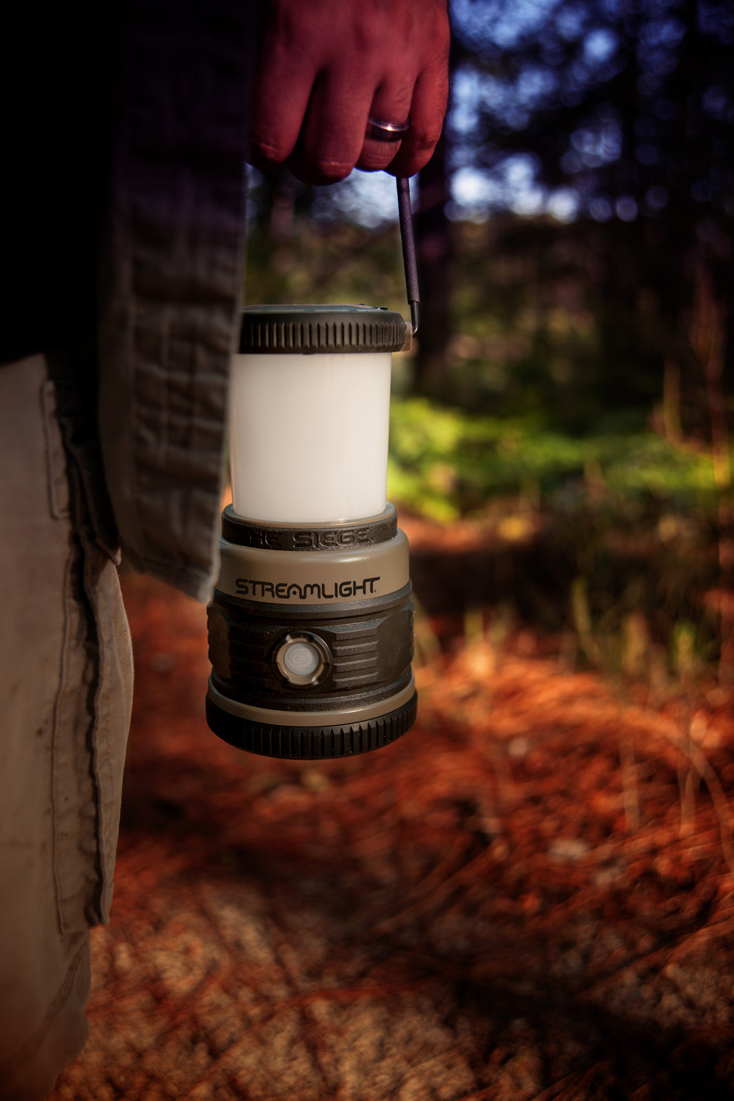 Streamlight The Siege， Rugged and Compact Outdoor Lantern， Coyote