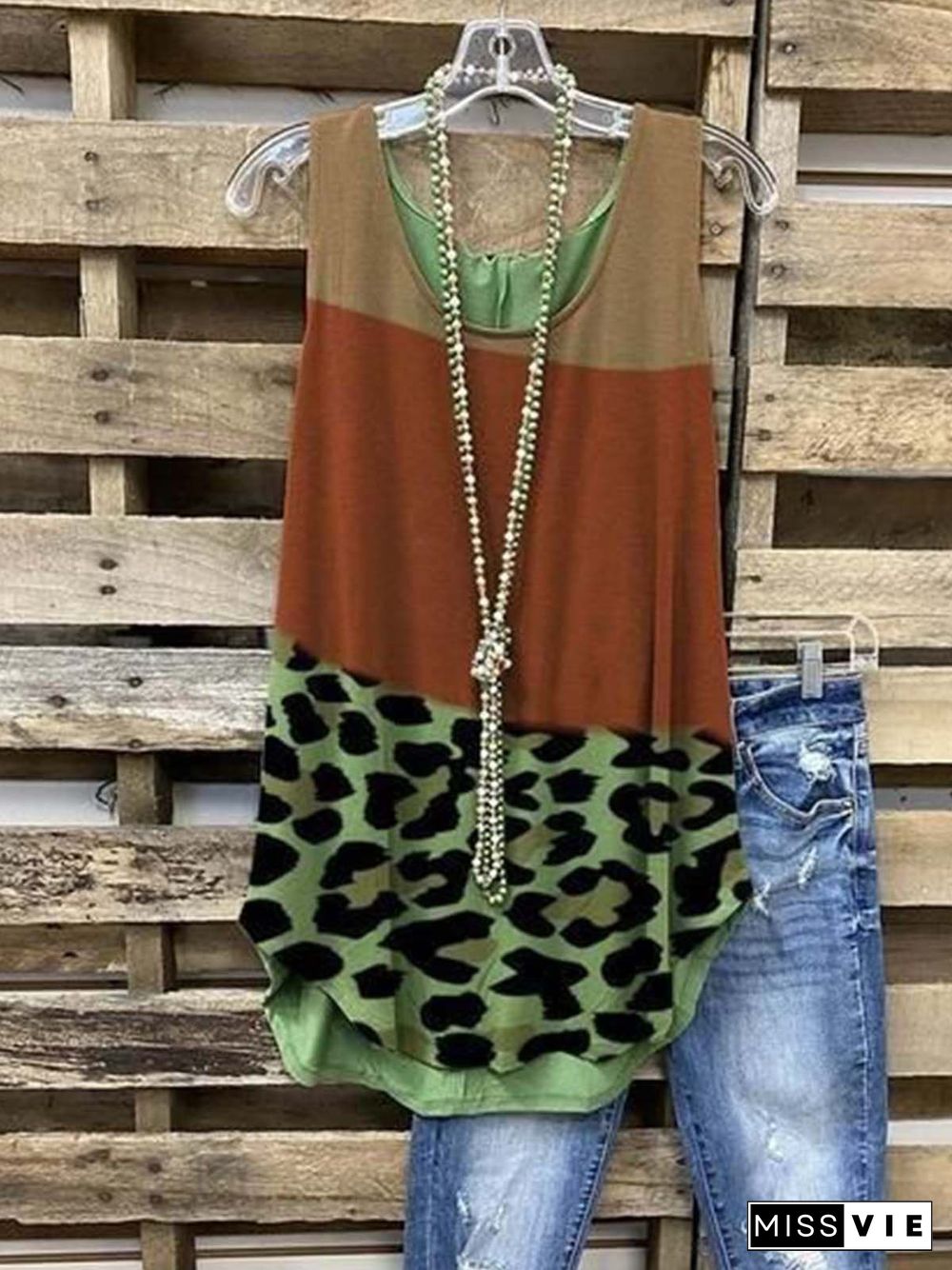 Scoop Neckline Sleeveless Leopard Casual T-shirt