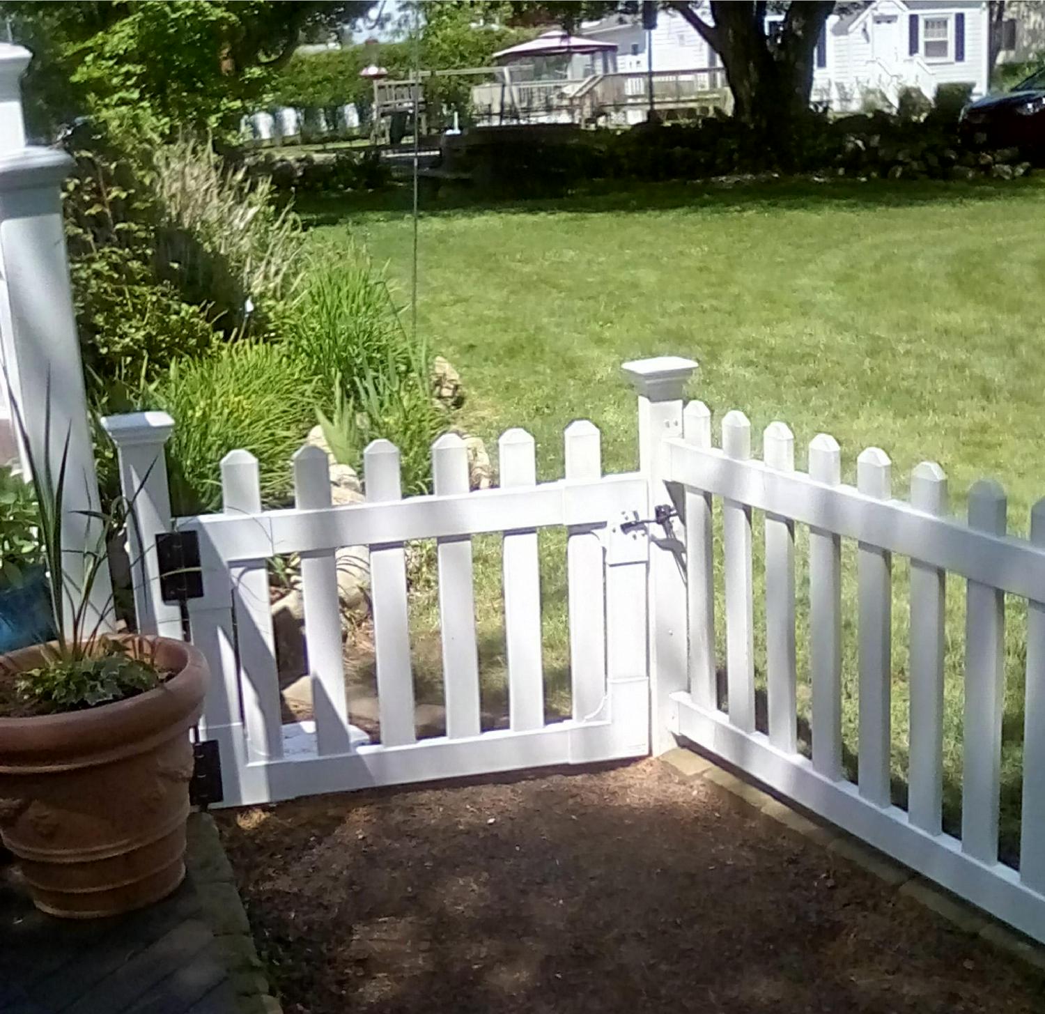 No-Dig Newport Picket Gate with Stainless Steel Hardware (31in x 41in)