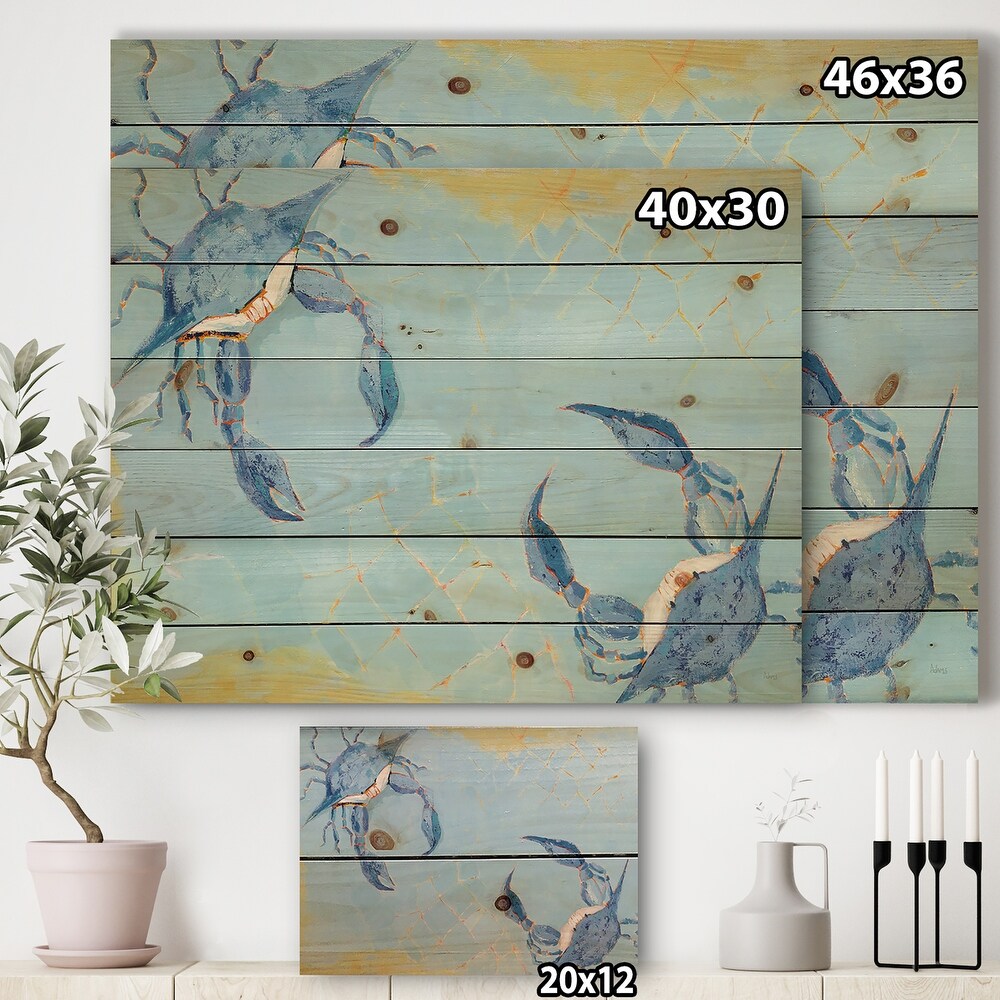 Designart 'Blue Coastal crab Battle' Nautical   Coastal Print on Natural Pine Wood   Blue