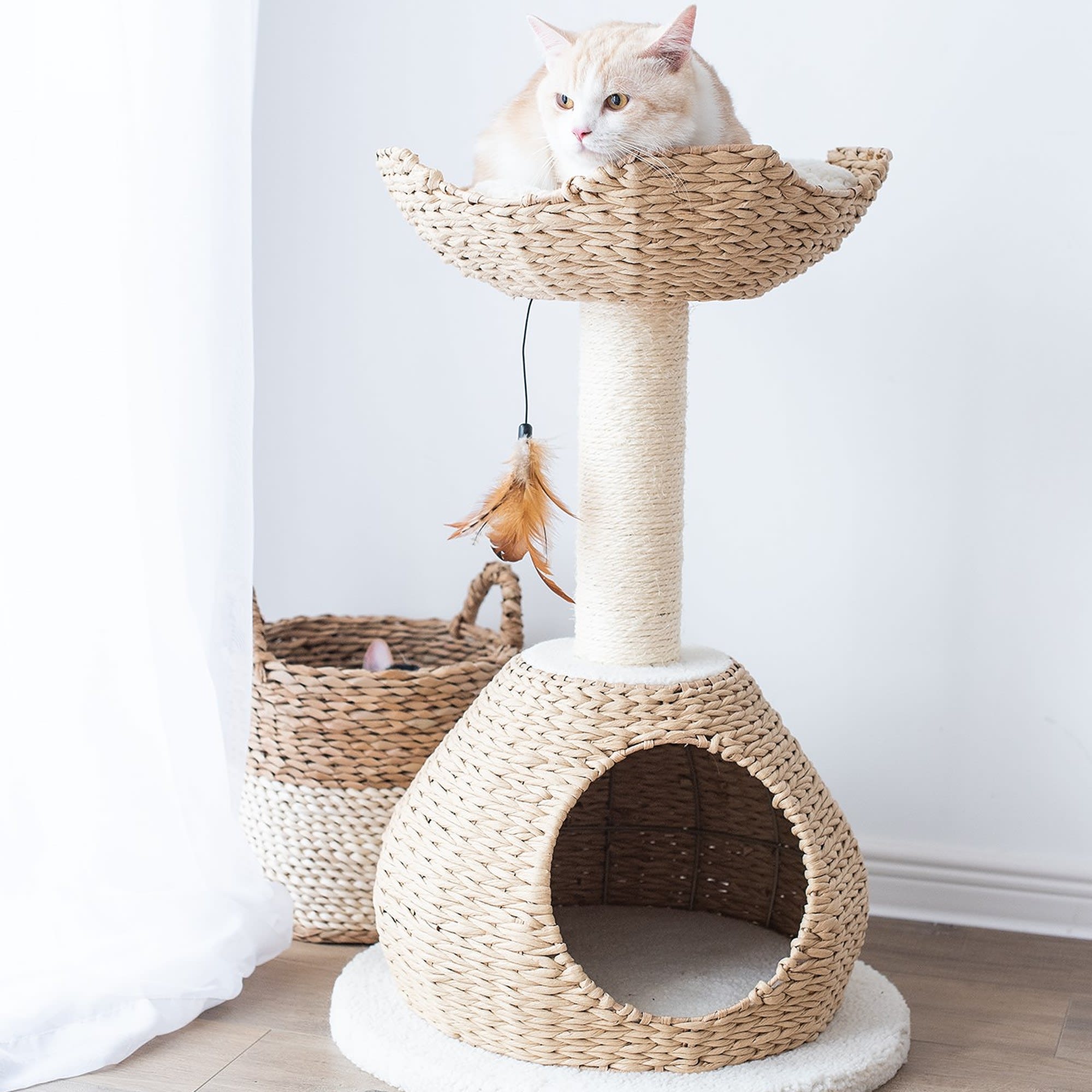 PetPals Group Walk-Up Boho Handwoven Cat Condo with Perch  Sisal Scratching Post， 28.5