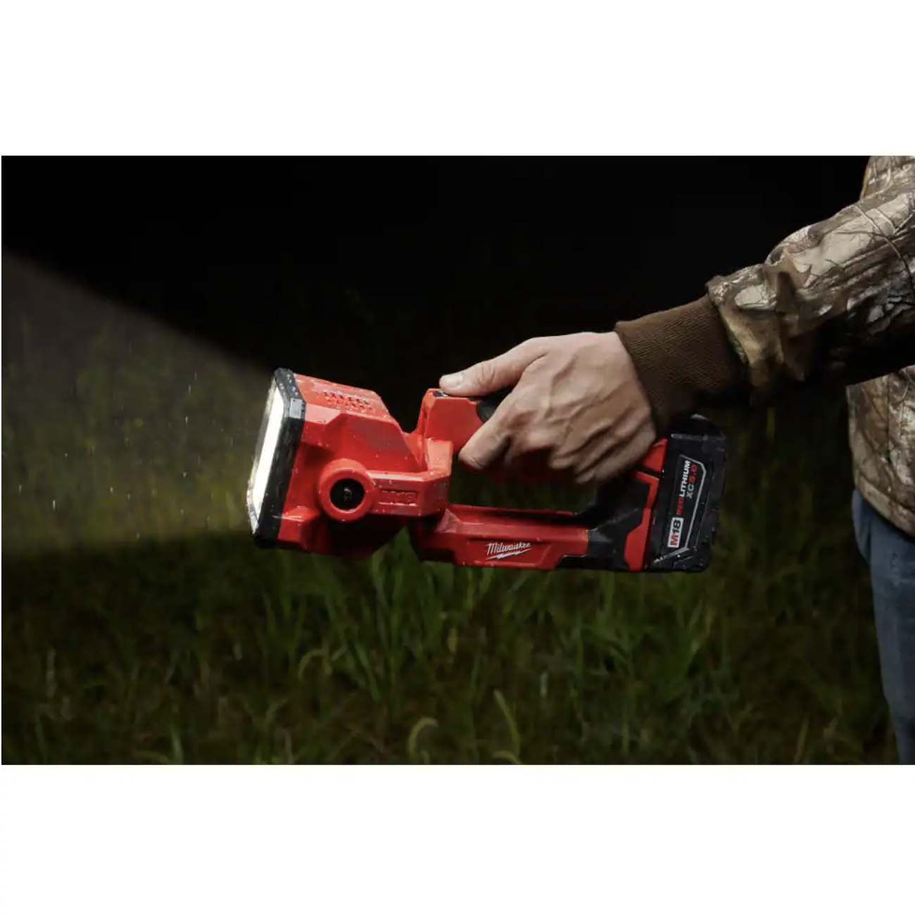 Milwaukee M18 18-Volt 1250 Lumens Lithium-Ion Cordless Search Light， Tool-Only (2354-20)