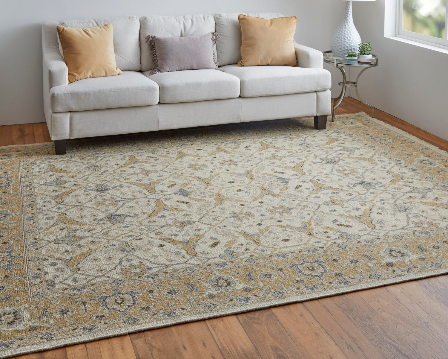 Aleska Oriental Ivory/Gold Rug