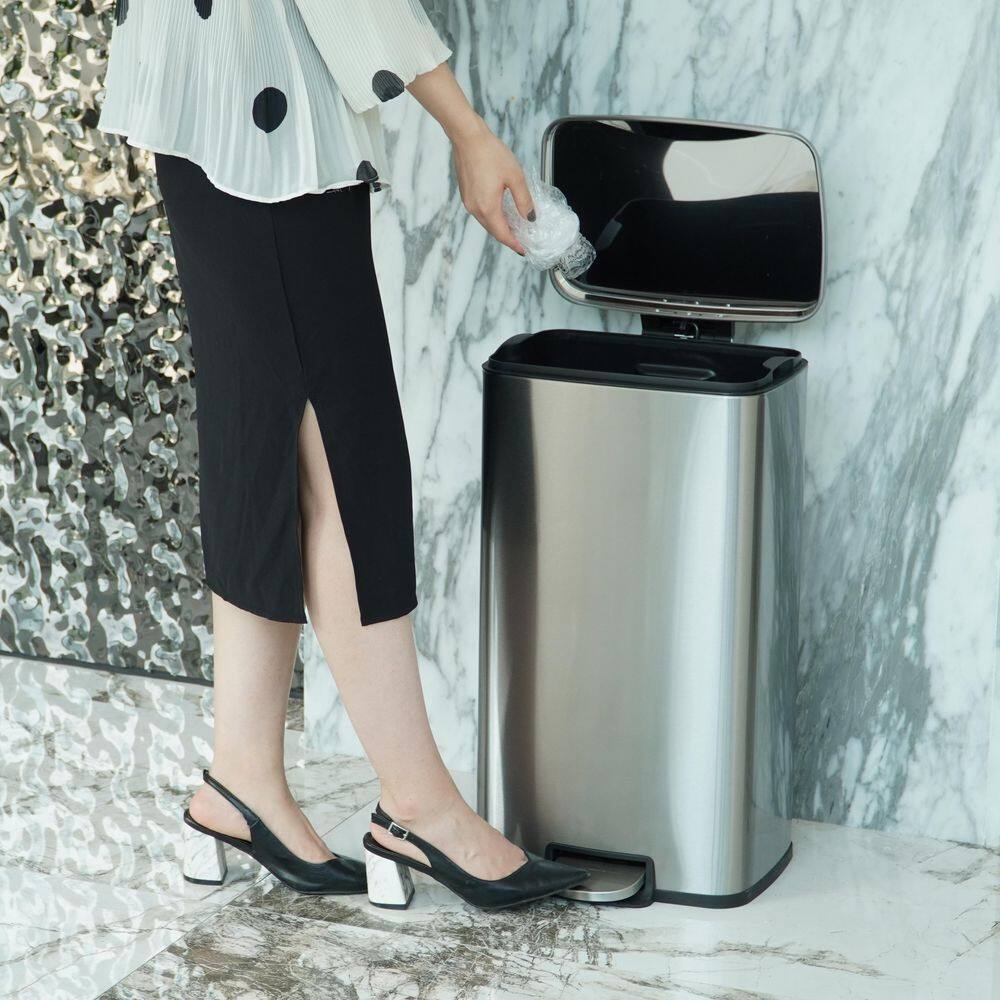 Innovaze 8 Gal30-Liter and 1.3 Gal5-Liter Fingerprint Free Stainless Steel Kitchen  Bathroom Rectangular Step-on Trash Can Set MGCS-AS1907