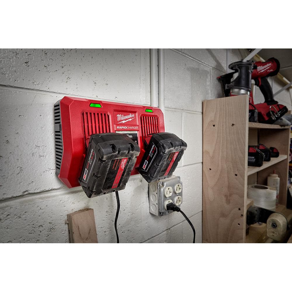 Milwaukee M18 Dual Bay Simultaneous Rapid Charger 48-59-1802 from Milwaukee