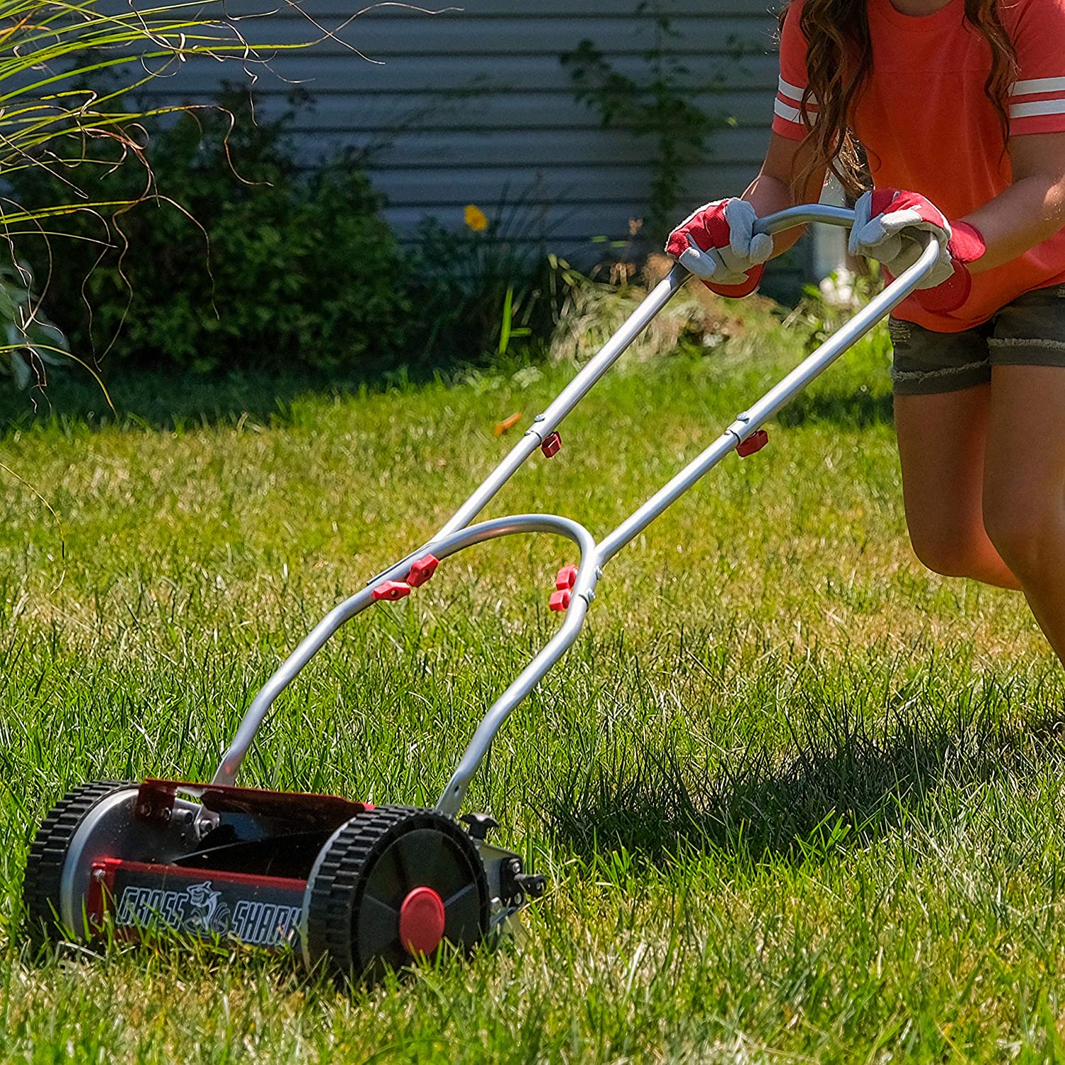 American Lawn Mower Company 101-08 Youth Grass Shark 8-Inch 5-Blade Manual Push Reel Lawn Mower， Red