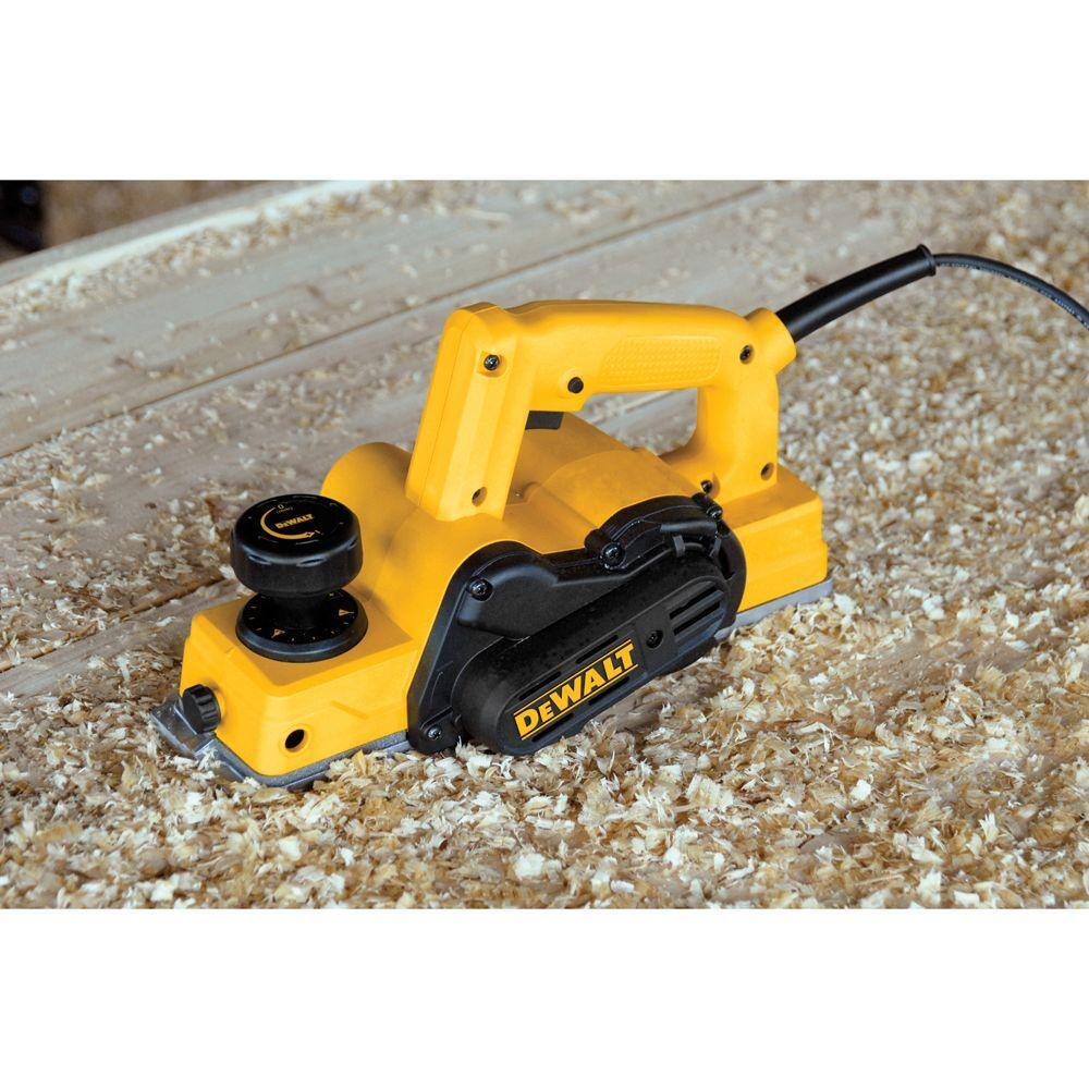 DW 5.5 Amp Corded 3-14 in. Portable Handheld Planer D26676