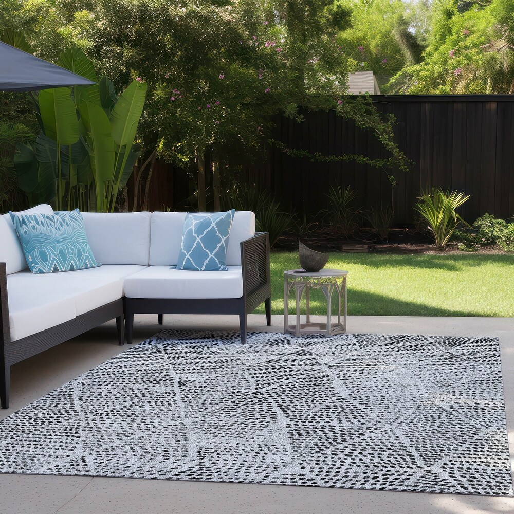 Machine Washable Indoor/ Outdoor Chantille Contemporary Diamonds Rug