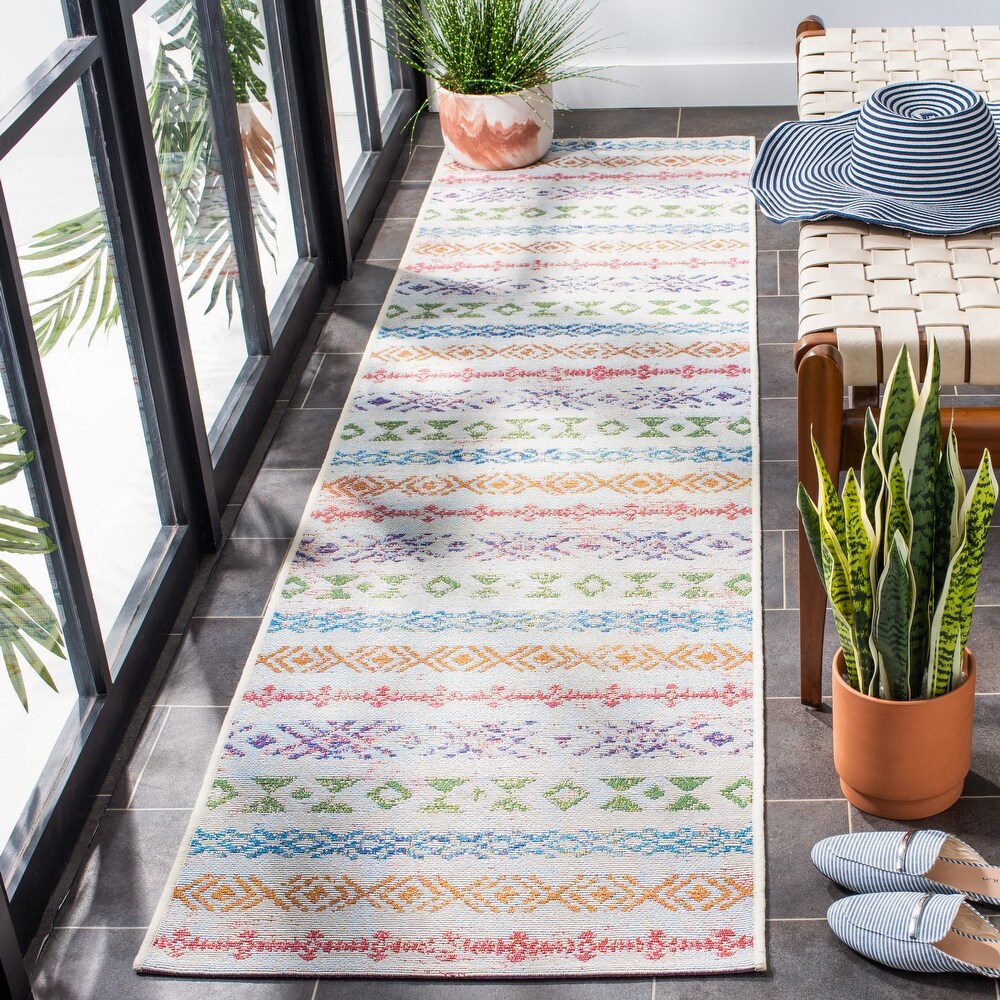 SAFAVIEH Summer Clemansa Boho Indoor/ Outdoor Waterproof Patio Backyard Rug