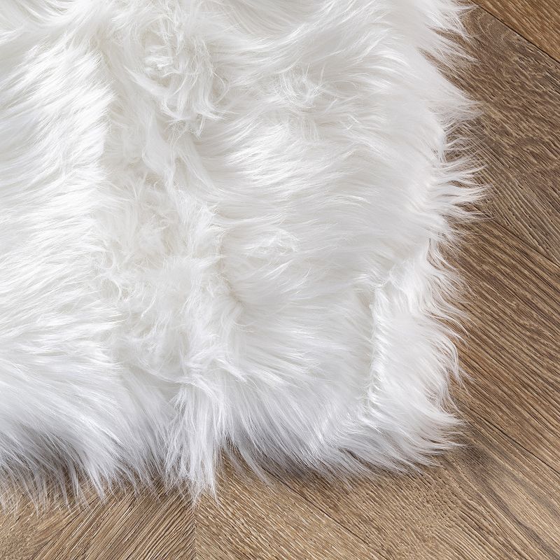 nuLoom Rodolfo Faux Sheepskin Shag Area Rug