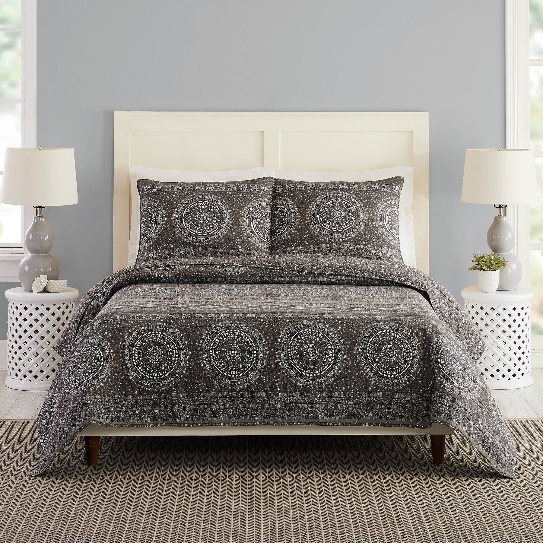 Gray Bandana Medallion Quilt Set, Full - Queen