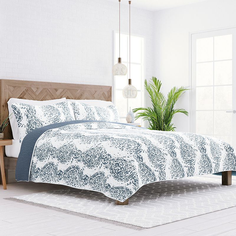 Home Collection All Season Distressed Damask Reversible Quilt Set with Shams