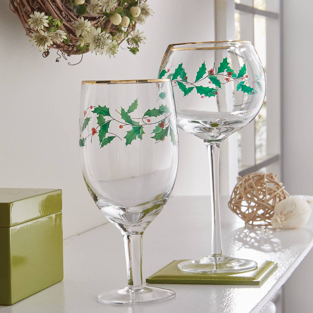 Holiday 4-Piece Wine Balloon Glass Set